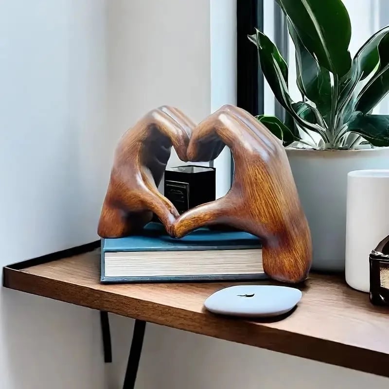 💕 Heart Statue