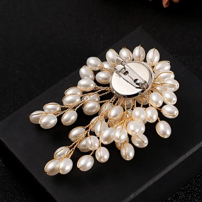Ladies' High-end Exquisite Handmade Pearl Brooch